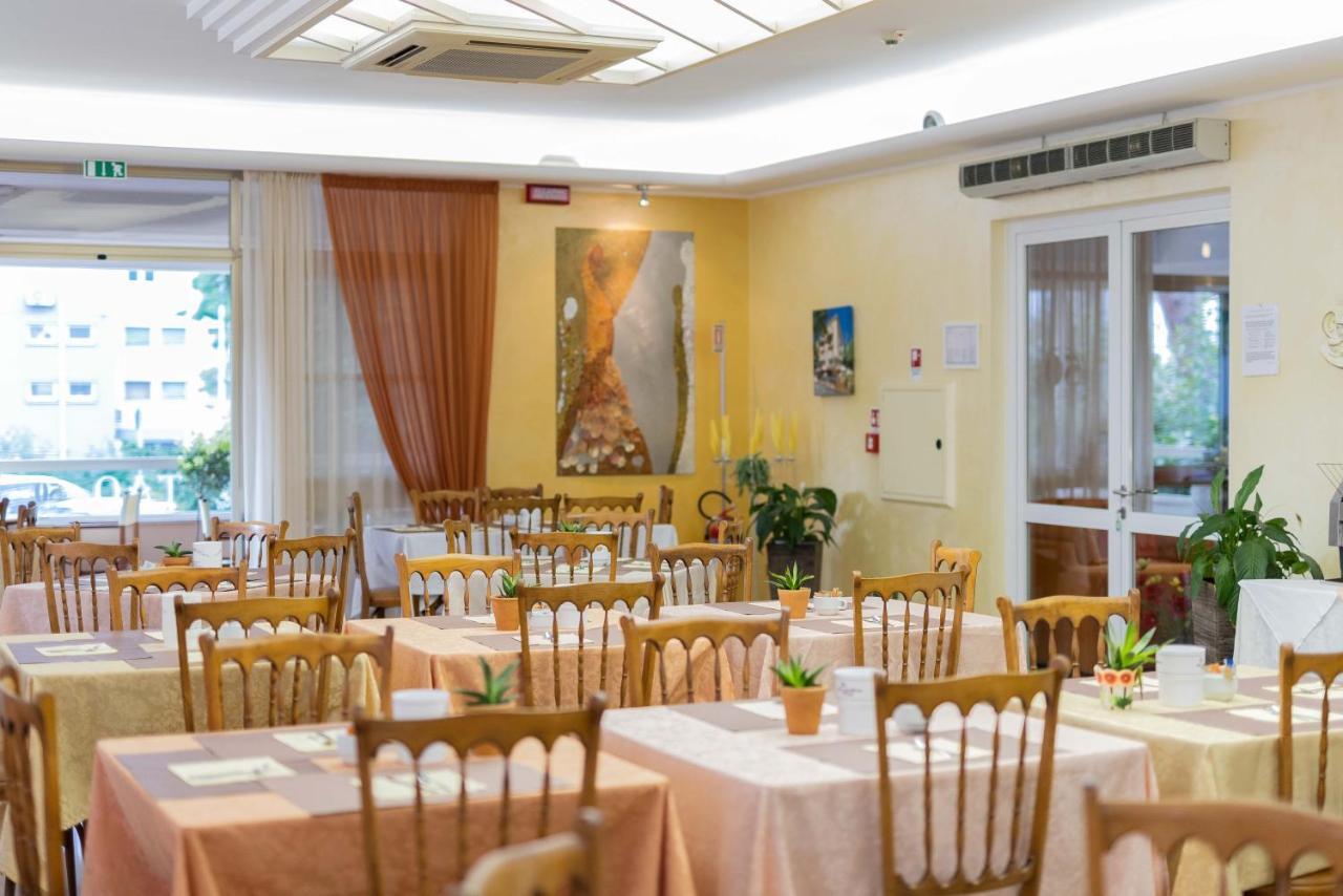 Hotel Alfa Tao Riccione Eksteriør bilde