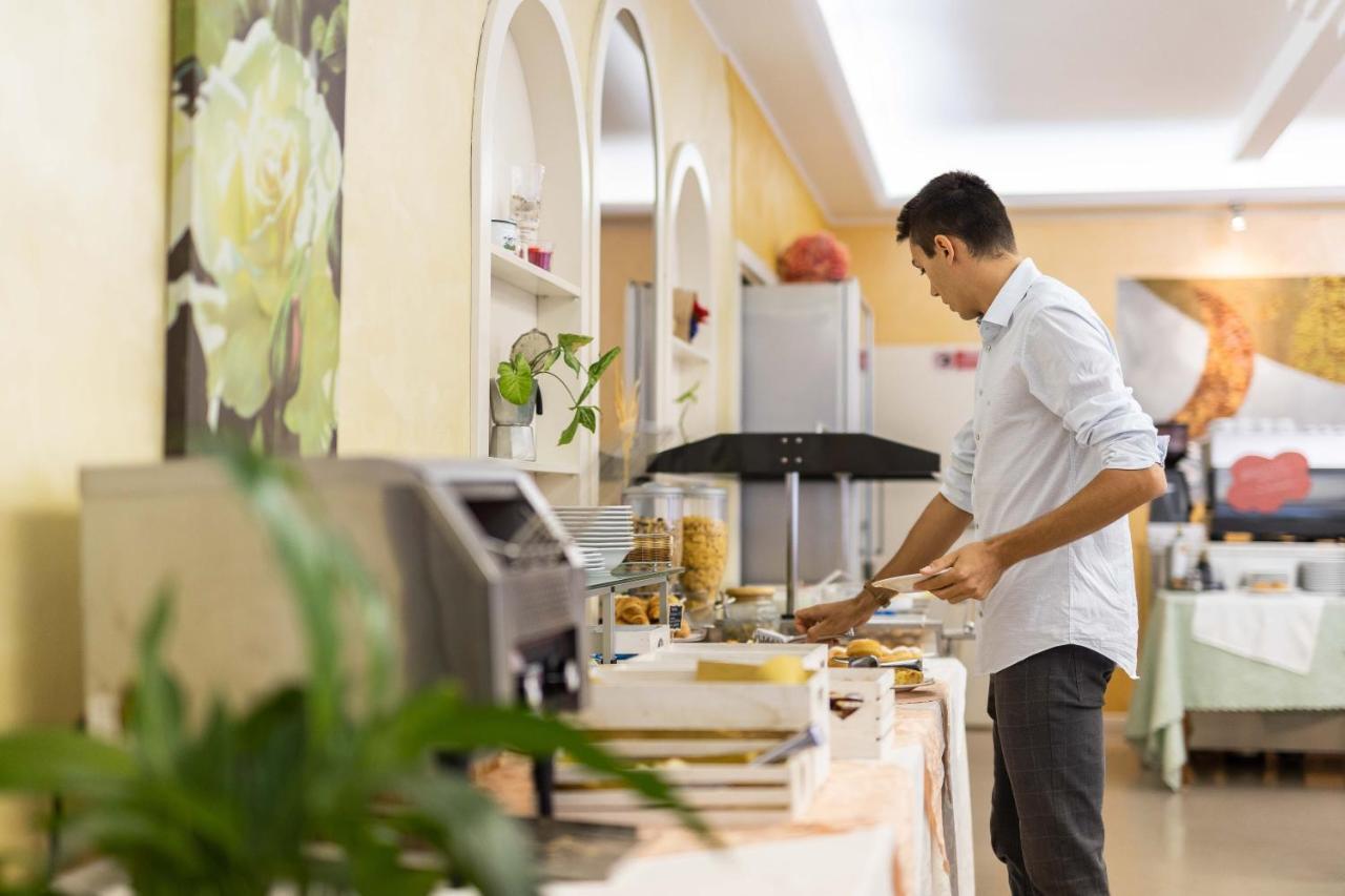 Hotel Alfa Tao Riccione Eksteriør bilde
